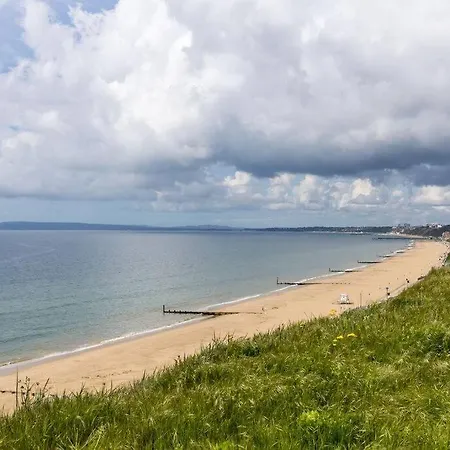 2 Bed Seaside Apartment With Parking-2