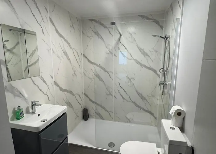 Beautiful - 5 Minute Walk To The Best Beach! - Great Location - Parking - Fast Wifi - Smart Tv - Newly Decorated - Sleeps Up To 4! Close To Bournemouth & Poole Town Centre